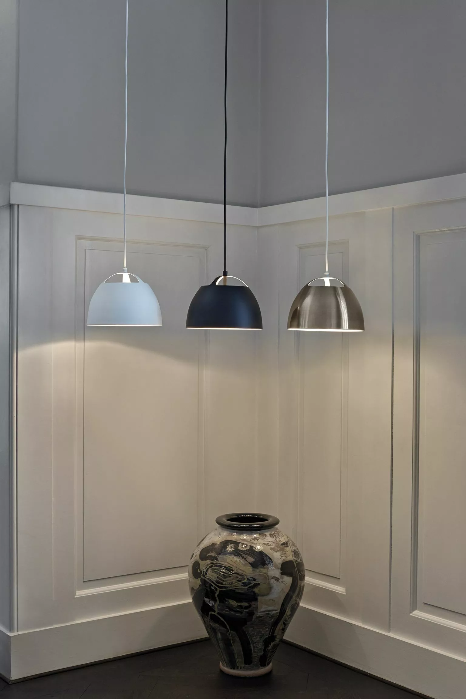 Fjord Musta 23cm Kattovalaisin Lampani Fjord Musta 23cm Kattovalaisin -Lampan kauppa halo design fjord svart 23cm taklampa 2