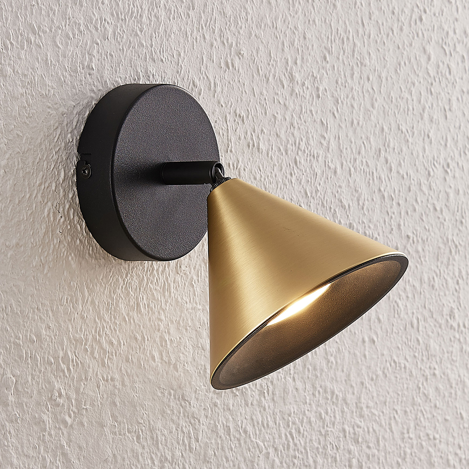 Lucande Kartio -kattovalaisin, 1-lamp., messinki Lucande Kartio -kattovalaisin, 1-lamp., Messinki -Lampan kauppa lucande kartio kattovalaisin 1 lamp messinki 3