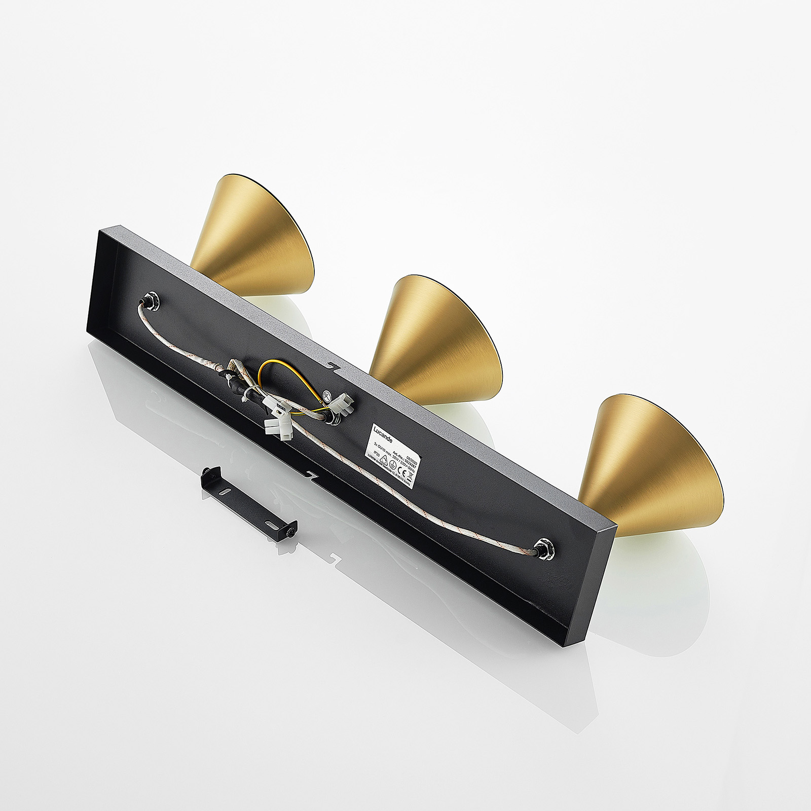 Lucande Kartio -kattovalaisin, 3-lamp., messinki Lucande Kartio -kattovalaisin, 3-lamp., Messinki -Lampan kauppa lucande kartio kattovalaisin 3 lamp messinki 7